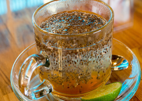 Hạt chia kết hợp với chanh và mật ong sẽ tạo nên một thức uống vừa ngon vừa bổ dưỡng